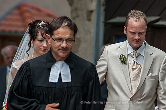 Foto Hochzeit Brautpaar Pfarrer